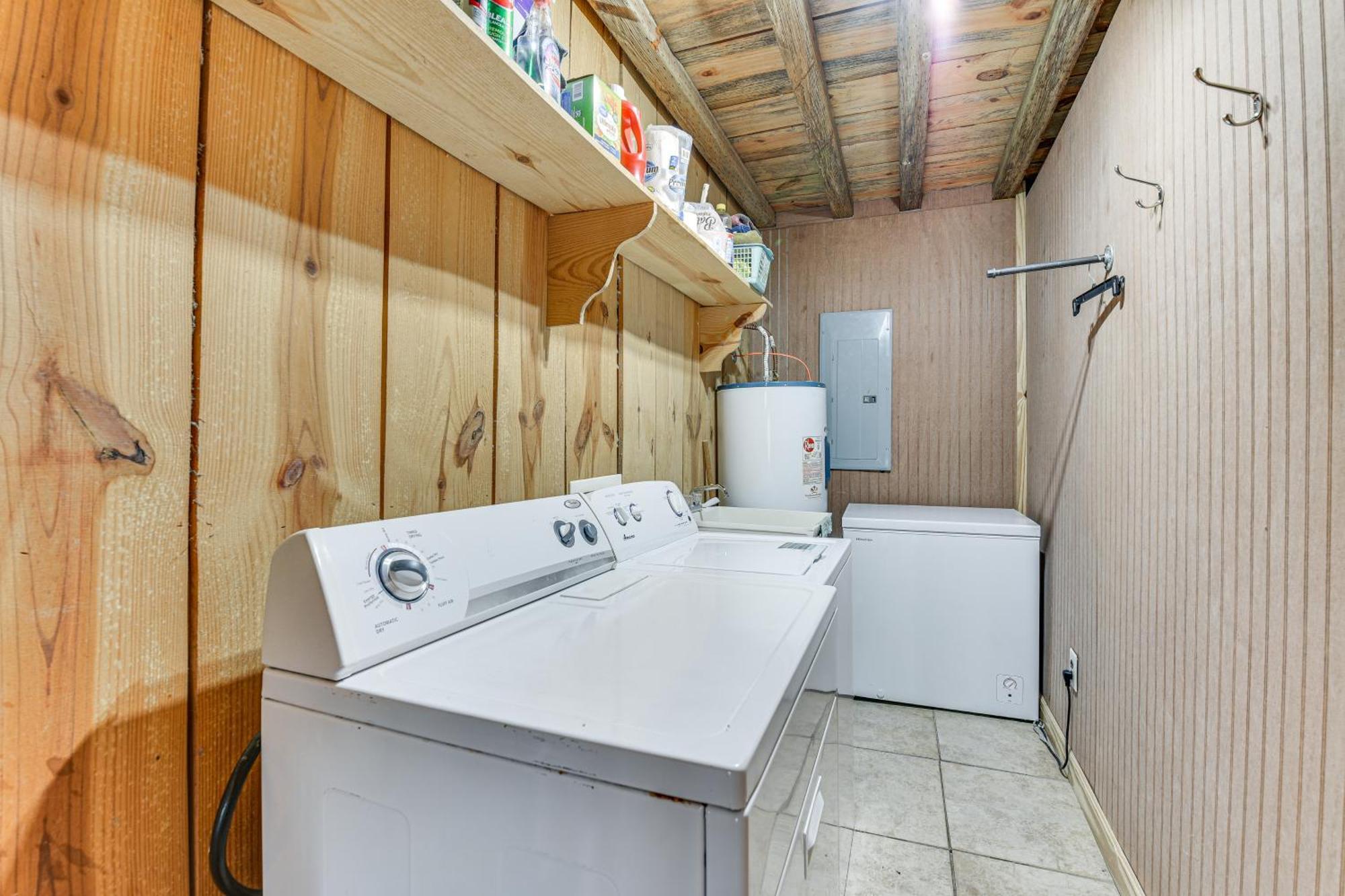 Pet-Friendly Opp Vacation Rental With Spacious Deck! 외부 사진